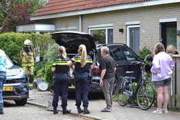 Vrouw ramt geparkeerde auto en woning in Heemskerk