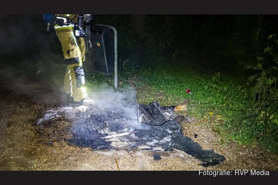 Container naar park gereden en in brand gestoken in Heemskerk