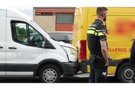 Bestelbussen botsen op elkaar in Heemskerk