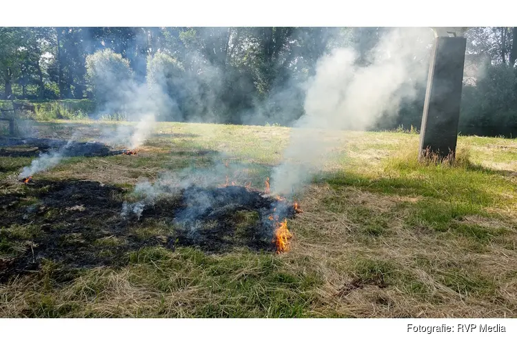 Tiental meters gras in brand in Heemskerk