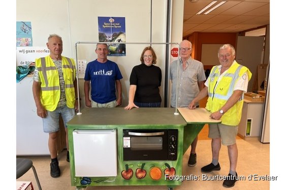 Leerlingen koken met eigen oogst dankzij de mobiele keukens