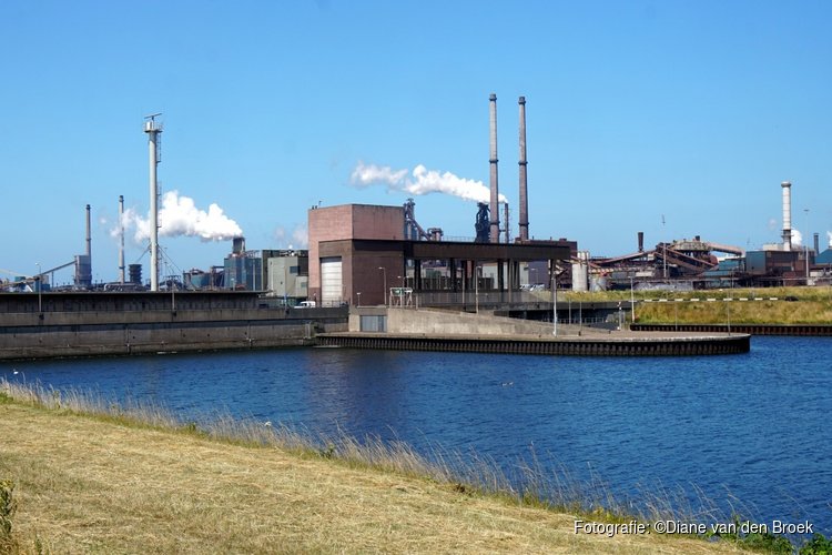 OM dagvaardt Tata Steel