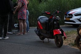 Wielrenner gewond en fiets in tweeën na aanrijding met scooter