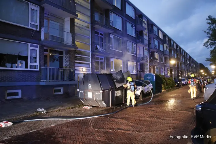 Container vliegt in brand op de Beneluxlaan in Heemskerk