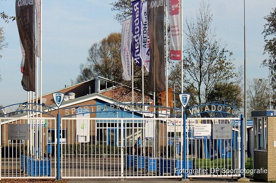 ADO ’20 krijgt op eigen veld flink pak slaag van Hoogeveen