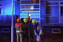 Grote brand verwoest appartement in Heemskerk: omliggende woningen ontruimd