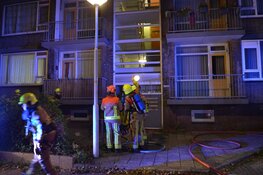 Grote brand verwoest appartement in Heemskerk: omliggende woningen ontruimd