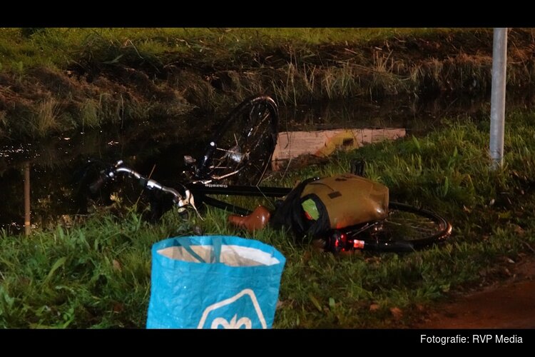 Fietser belandt in sloot langs Communicatieweg in Heemskerk