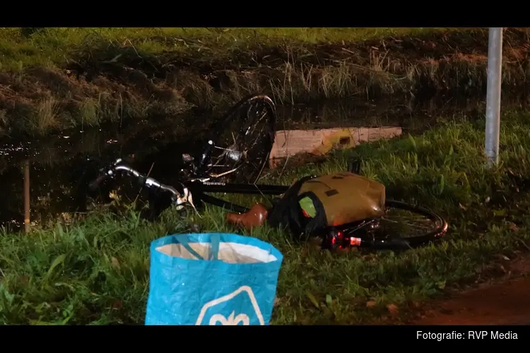 Fietser belandt in sloot langs Communicatieweg in Heemskerk